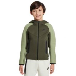 Chłopcy>bluza Nike. Zielone bluzy dla chłopców Nike, bez wzorów, bez ramiączek, bez kaptura. Za 374.99 zł.