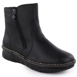 Skórzane botki damskie komfortowe czarne Rieker 73365-00. Czarne botki damskie Rieker, ze skóry, bez obcasa, bez zapięcia. Za 399.00 zł.