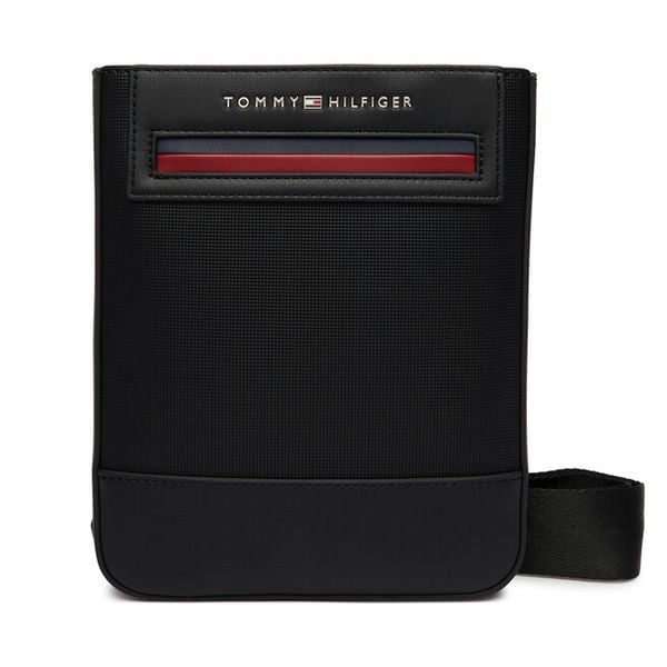Saszetka Tommy Hilfiger. Czarne saszetki męskie Tommy Hilfiger, młodzieżowe, małe. Za 189.99 zł.