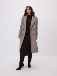 Dwurzędowy płaszcz z wełną - brązowy. Brązowe płaszcze damskie Reserved, l, bez wzorów, z tkaniny, bez kaptura. Za 329.99 zł.