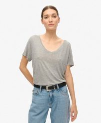T-shirt Studios Slub Emb Vee Tee od SUPERDRY. Szare t-shirty damskie Superdry., m, bez wzorów, z wiskozy, eleganckie, bez kołnierzyka. Za 110.55 zł.