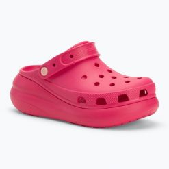 Klapki Crocs Classic Crush Clog. Czerwone klapki damskie Crocs, bez wzorów, bez obcasa. W wyprzedaży za 249.55 zł.