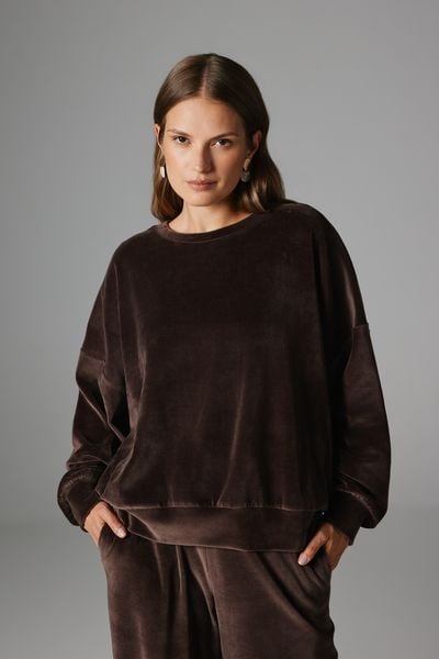 WELUROWA BLUZA PAULA CZEKOLADOWA M - Flawless. Brązowe bluzy damskie Flawless, m, bez wzorów, z materiału, bez kaptura. Za 329.00 zł.