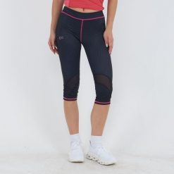 Legging 3/4 do treningu ASYR damskie. Czarne spodnie sportowe damskie ELPLAYER, bez wzorów, z dżerseju, na fitness i siłownię. W wyprzedaży za 76.50 zł.