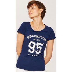 Koszulka Brooklyn - Granatowy. T-shirty damskie marki House. W wyprzedaży za 9.99 zł.