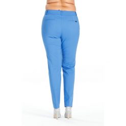 Niebieskie klasyczne spodnie w kant cygaretki PLUS SIZE. Legginsy damskie marki Moda Size Plus Iwanek. Za 109.90 zł.