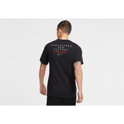 Koszulka męska nike 'engineered for victory' dri-fit tee black. Czarne koszulki sportowe męskie Nike, m, bez wzorów, bez kołnierzyka, bez ramiączek, do biegania, dri-fit (nike). Za 99.00 zł.