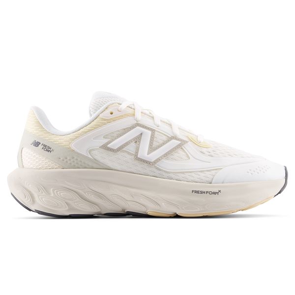 Buty damskie New Balance UTRNEA – beżowe. Brązowe obuwie sportowe damskie New Balance, bez wzorów, z syntetyku, trekkingowe. Za 729.99 zł.