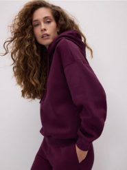 Gładka bluza z bawełną - ciemnofioletowy. Fioletowe bluzy damskie Reserved, l, bez wzorów, z bawełny, bez kaptura. Za 129.99 zł.