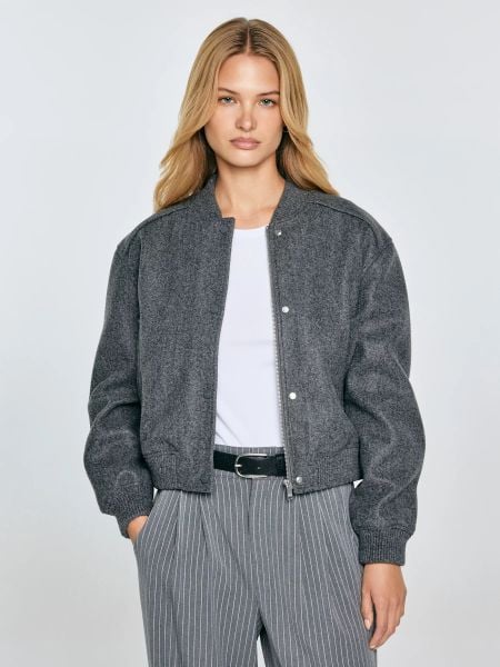 Kurtka damska bomber szara Joesie 902. Szare kurtki damskie Big Star, l, bez wzorów, z jeansu, retro, bez kaptura. W wyprzedaży za 199.99 zł.