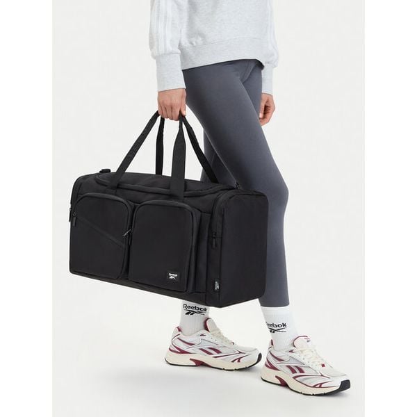 Torba sportowa Reebok. Czarne torby sportowe męskie Reebok, bez wzorów, małe. Za 169.99 zł.