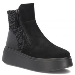 Skórzane botki damskie na platformie czarne Filippo DBT8077/26. Czarne botki damskie Filippo, ze skóry, bez obcasa, na platformie, bez zapięcia. Za 249.99 zł.
