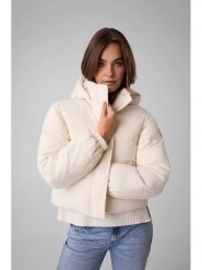 Guess Kurtka przejściowa 184817 Biały Classic Fit. Białe kurtki i płaszcze dla dziewczynek Guess, z aplikacjami, bez kaptura. Za 649.99 zł.