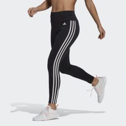 Damskie legginsy z wysoką talią adidas Designed To Move 3-Bandes 7/8 Sport. Białe legginsy damskie Adidas, xs, bez wzorów, na jogę i pilates. Za 182.70 zł.