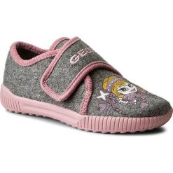 Kapcie GEOX - J Home G. A J4414A 0NYFP C0502 Grey/Pink. Kapcie damskie marki Geox. W wyprzedaży za 99.00 zł.
