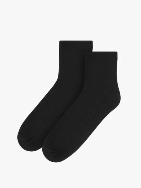 Czarne skarpetki damskie za kostkę. Czarne skarpety damskie Ryłko, bez wzorów, z bawełny. Za 24.99 zł.