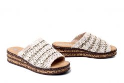 RIEKER 629X8-60 beige, klapki damskie. Brązowe klapki damskie Rieker, bez wzorów, bez obcasa. Za 255.92 zł.