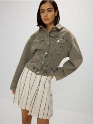 Plisowana spódnica mini - złamana biel. Spódnice damskie Reserved, l, bez wzorów, z tkaniny, mini, rozkloszowane. W wyprzedaży za 35.99 zł.