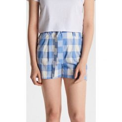 Materiałowe szorty z paskiem - Niebieski. Szorty damskie marki Cropp. Za 69.99 zł.