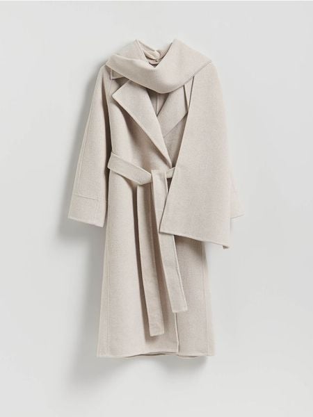 Płaszcz handmade z odpinanym szalem - kremowy. Białe płaszcze damskie Reserved, l, bez wzorów, z tkaniny, bez kaptura. Za 599.99 zł.