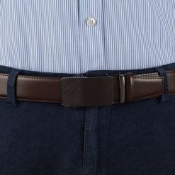 Pasek męski skórzany 3,5 cm klamra automatyczna Beltimore brązowy 52-591 : Kolory - brązowy, beżowy, Rozmiar pasków - r.110-125 cm. Brązowe paski damskie bez wzorów, ze skóry, wizytowe. Za 64.99 zł.