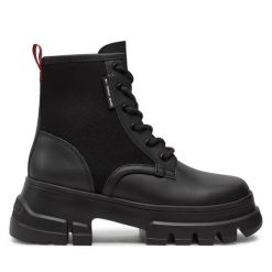 Trapery Tommy Jeans. Czarne śniegowce i trapery damskie Tommy Jeans, z jeansu. Za 599.99 zł.