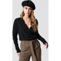 Trendyol Sweter Detailed V-Neck - Black. Czarne swetry damskie Trendyol, dekolt w kształcie v. Za 100.95 zł.