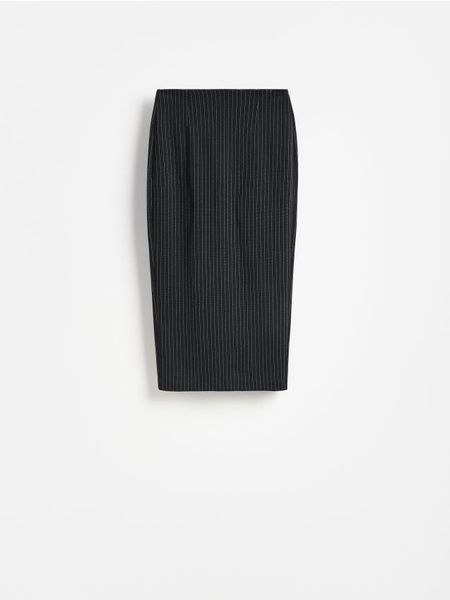 Spódnica midi w paski - czarny. Czarne spódnice damskie Reserved, l, bez wzorów, z dzianiny, midi, dopasowane. Za 89.99 zł.