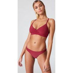 NA-KD Swimwear Dół bikini Structured - Red. Bikini damskie marki NA-KD Swimwear. W wyprzedaży za 21.88 zł.