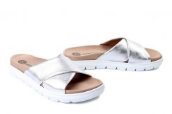 DR. BRINKMANN 701001-92 silber, klapki damskie. Szare klapki damskie Dr. Brinkmann, bez wzorów, ze skóry, bez obcasa. Za 246.42 zł.