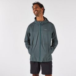 Kurtka do biegania w terenie przeciwdeszczowa męska Kiprun Run 500. Zielone kurtki sportowe męskie KIPRUN, m, bez wzorów, z materiału, do biegania. Za 299.99 zł.