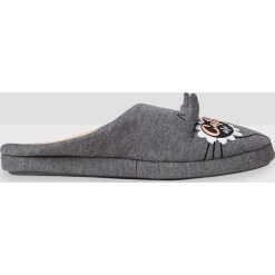 Etam - Kapcie Humeur. Szare kapcie damskie Etam, z gumy. W wyprzedaży za 39.90 zł.