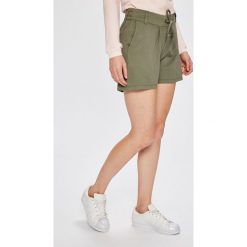 Jacqueline de Yong - Szorty Pretty. Szare szorty damskie Jacqueline de Yong, z dzianiny, casualowe. W wyprzedaży za 49.90 zł.