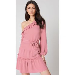 NA-KD Boho Sukienka z odkrytymi ramionami - Pink. Sukienki damskie marki NA-KD Boho. W wyprzedaży za 28.47 zł.