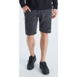 Szorty camo o kroju jogger - Czarny. Szorty męskie marki Cropp. Za 79.99 zł.