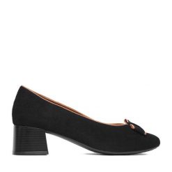 Czółenka Lasocki. Czarne czółenka damskie Lasocki, bez wzorów, bez obcasa, bez zapięcia. Za 199.99 zł.