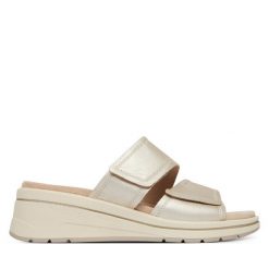 Klapki Caprice. Żółte klapki damskie Caprice, bez wzorów, bez obcasa. Za 299.99 zł.