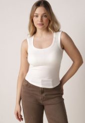 Biały Dopasowany Top Bez Rękawów z Wiskozy z Kwadratowym Dekoltem Madu. Białe koszule damskie Born2be, m, bez wzorów, z jeansu, eleganckie, bez kołnierzyka, bez ramiączek. Za 59.99 zł.