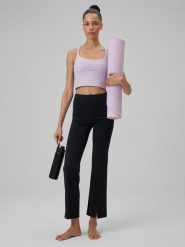 4F Legginsy do jogi z rozszerzanymi nogawkami damskie - czarne S. Czarne legginsy damskie 4f, l, bez wzorów, ze skóry. Za 169.99 zł.