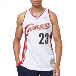 Koszulka męska do koszykówki Mitchell & Ness NBA Jersey Cavaliers Lebron James. Białe koszulki sportowe męskie Mitchell & Ness, m, bez wzorów, z jersey, bez kołnierzyka, bez ramiączek, do koszykówki. W wyprzedaży za 433.50 zł.