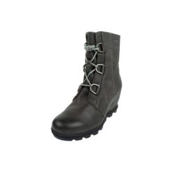 Botki Damskie Skóra. Czarne botki damskie Sorel, z koronki, z okrągłym noskiem, bez obcasa, na obcasie, bez zapięcia. Za 420.99 zł.