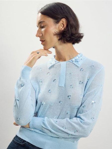 Sweter z aplikacjami - jasnoniebieski. Niebieskie swetry damskie Reserved, l, z aplikacjami, z dzianiny, bez kołnierzyka, bez ramiączek, bez kaptura. Za 199.99 zł.