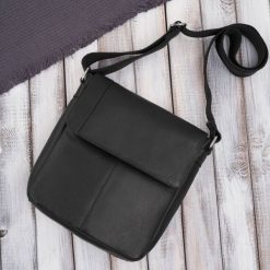 Listonoszka męska na ramię vintage retro ze skóry naturalnej czarna Paolo Peruzzi E-31-BL. Czarne torby na ramię męskie bez wzorów, z materiału, eleganckie, na ramię. Za 129.00 zł.