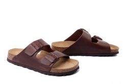 DR. BRINKMANN 600176-02 braun, klapki damskie. Brązowe klapki damskie Dr. Brinkmann, bez wzorów, ze skóry, bez obcasa. Za 246.42 zł.