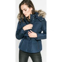 Pepe Jeans - Kurtka puchowa. Niebieskie kurtki damskie Pepe Jeans, s, bez wzorów, z jeansu, krótkie, z kapturem. W wyprzedaży za 399.90 zł.
