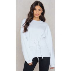 Rut&Circle Bluza z podkreśloną talią Elina - White. Białe bluzy damskie marki Rut&Circle, w paski, z bawełny. W wyprzedaży za 48.59 zł.
