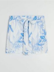 Wiskozowe szorty z ozdobnym wiązaniem w roślinny wzór - niebieski. Niebieskie szorty damskie Sinsay, l, bez wzorów, z wiskozy. Za 39.99 zł.