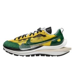 Buty do chodzenia dla dorosłych Nike Sacai Vaporwaffle Tour Yellow Stadium Green. Zielone obuwie sportowe damskie Nike, bez wzorów, z nylonu, trekkingowe. Za 4,266.55 zł.