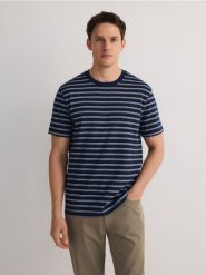 T-shirt regular w paski - granatowy. Niebieskie t-shirty męskie Reserved, l, bez wzorów, z bawełny, bez kołnierzyka. W wyprzedaży za 45.99 zł.