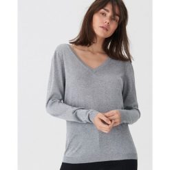 Sweter z metalizowanym włóknem - Srebrny. Szare swetry damskie House, z włókna. Za 59.99 zł.